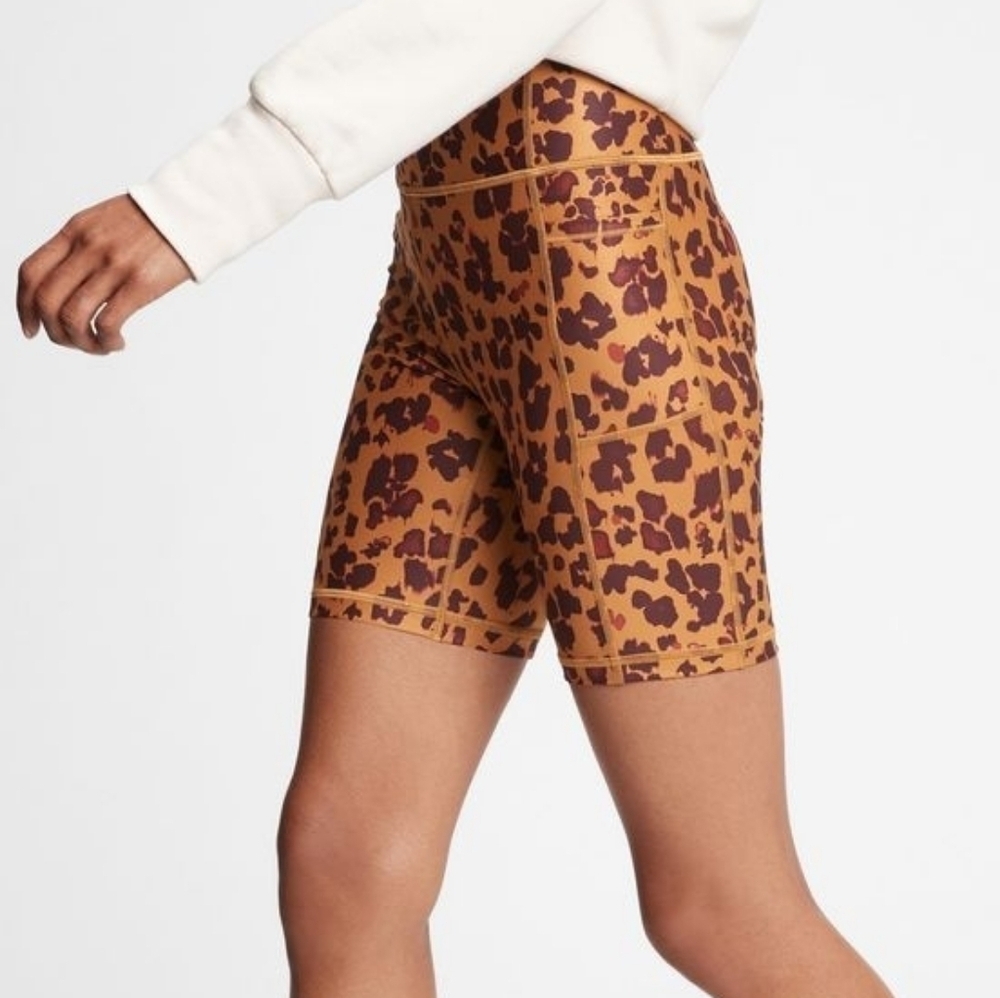 "LIKE NEW!" Gap Fit High Rise Blackout Bike Short in a brown leopard print